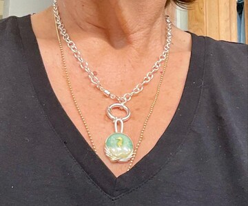 Vintaj 3 Piece Jewelry Set- One Of A Kind - Artisan Brass Filigree - 1 Necklaces 2 Earrings Swarovski Crystal - REF BTS50