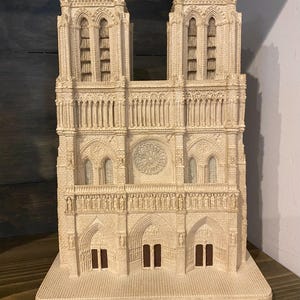Notre Dame De Paris Facade Model. Height 25 Cm (9.8 Inches). Hand