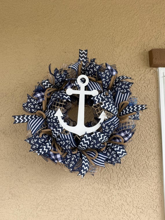 Wreath from Russell Wreaths photographed at home by Etsy buyer