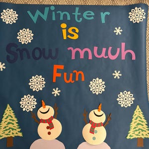 84pz Decorazioni Bacheca Invernale per Aula, Hello Winter Set Decorazioni Bacheca Natalizia Fiocco di Neve Pinguino Pupazzo di Neve Albero Ritagli di Carta per Scuola Casa Parete Finestre