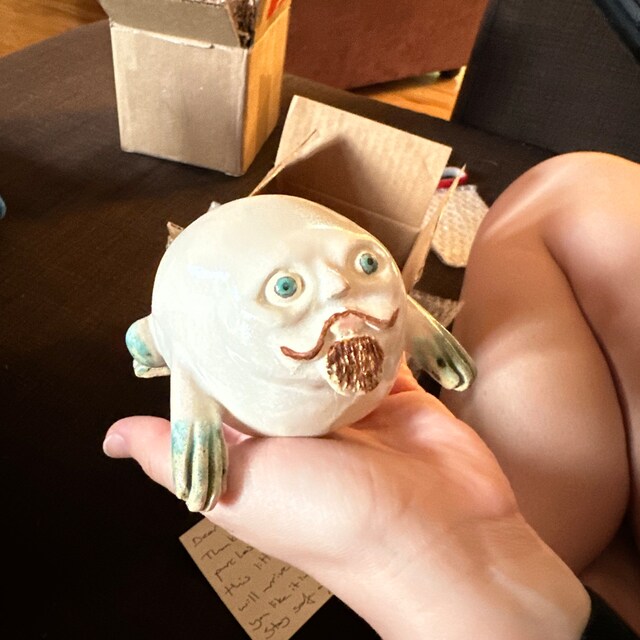 陶器のカエルの置物、陶器の彫刻アート、人間の顔、かわいい 陶器のカエルの置物、陶器の彫刻アート、人間の顔、かわいい