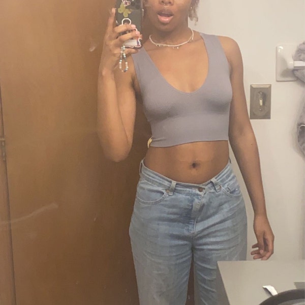 The Seamless V top