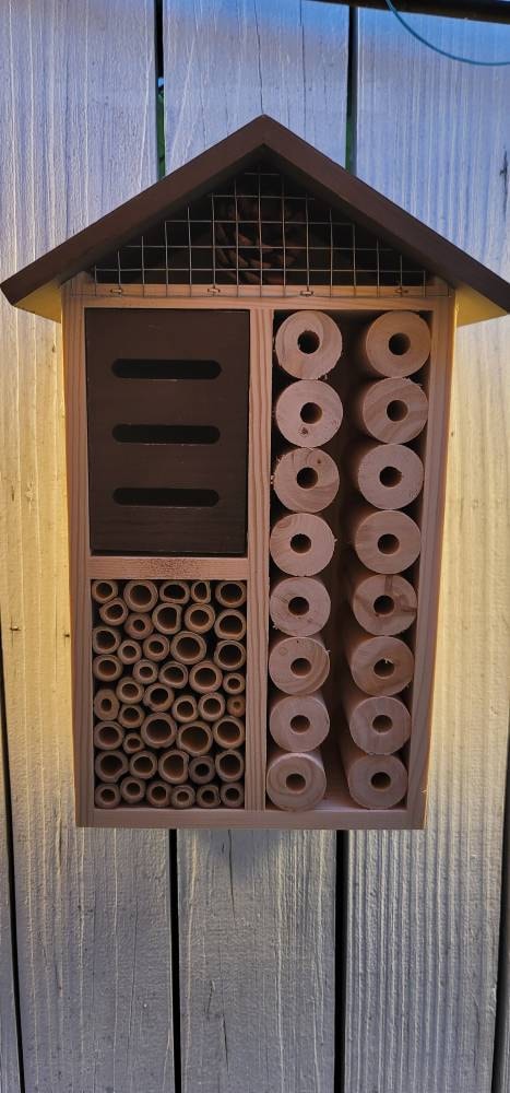 Sunny Pollinator Hotel Mehrzimmerhaus - Blattschneider &amp; Mauerbienen Insektenhabitat Einheimische Gärten Bio-Garten Gärtner Natur Geschenk