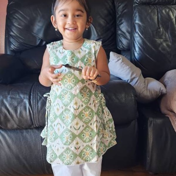 Girls Bandhani Printed Top With Pants