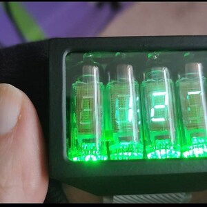 ニキシー管腕時計、緑色のネオン管、IV-3、ニクソイド時代、VFD、未来