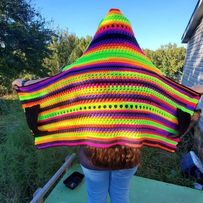 wickedly hooded pocket shawl