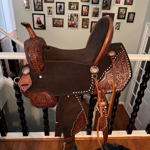 Selle de trail confortable 17 16 15 Western Horse Pleasure Snake Tooled en cuir (43,2 cm