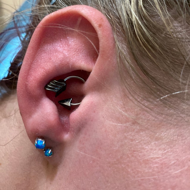 Spiral arrow store cartilage earring