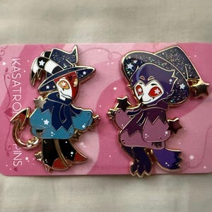 Stolas&Blitz ハロウィンアクリルキーホルダー Helluva Boss Cozy Witchy Stolas & Blitz - Pin 2” || Stolitz