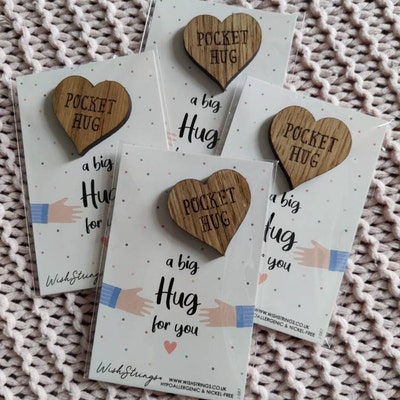 Pocket Hug Heart Token Mit Karte – Kleines Geschenk Für Liebste Auf Distanz