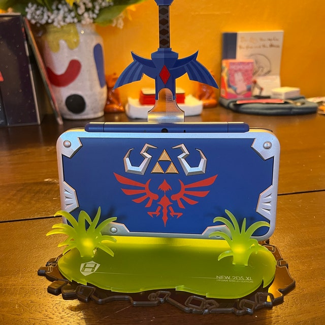 Display for 'hylian Shield' Edition New Nintendo 2DS XL - Etsy Display for 'hylian Shield' Edition New Nintendo 2DS XL - Etsy