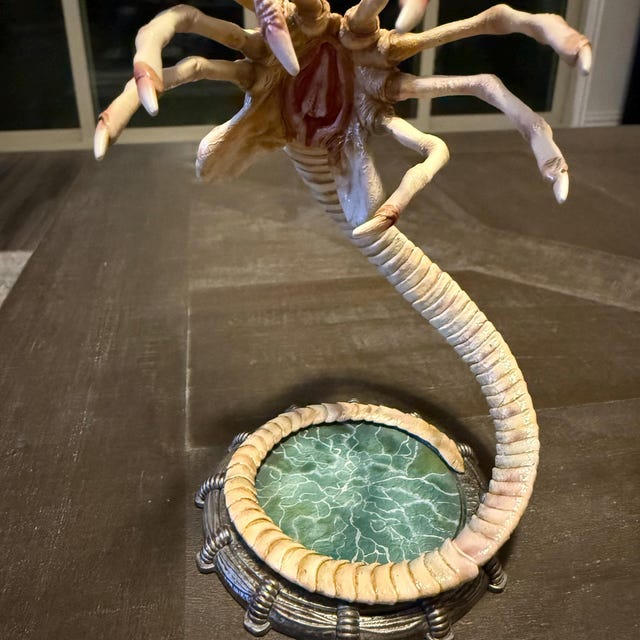 Facehugger 1:1 Scale Model Statue, Transparent PU Material