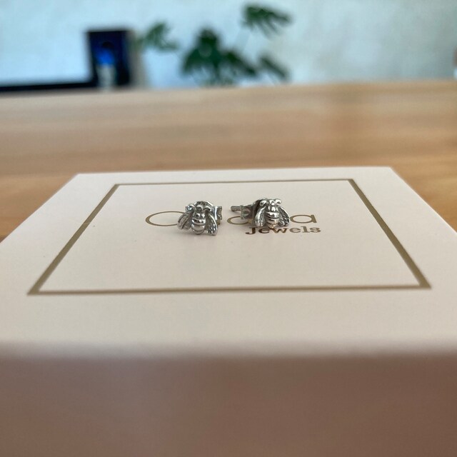 Dainty & Tiny Bee Shaped Stud Earrings - Etsy