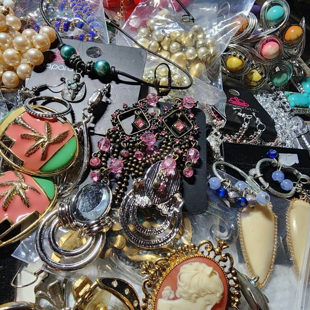 HIGH QUALITY Costume Jewelry Grab Bag!| Paired Earring|free