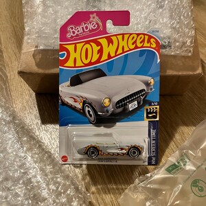 ミニカー Hot Wheels 1956 Corvette HW Screen Time Amazon.com: Hot Wheels: HW Screen Time 9/10 - Barbie 1956