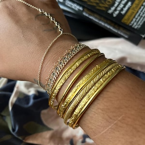 Braccialetti placcati in oro con motivo floreale Amrapali: set di gioielli da sposa indiani - Italia