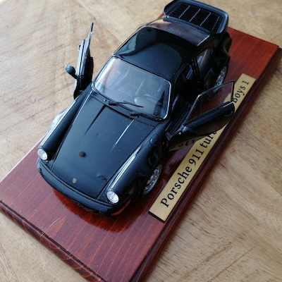 Volkswagen Beetle Cabrio Welly 1:32 Diecast / Wooden Base and an ...