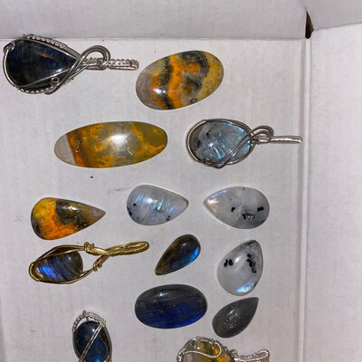 Cabochon Turquoise Naturelle Tibétaine – 100 Carats – 3-4 Pièces – Non Monté