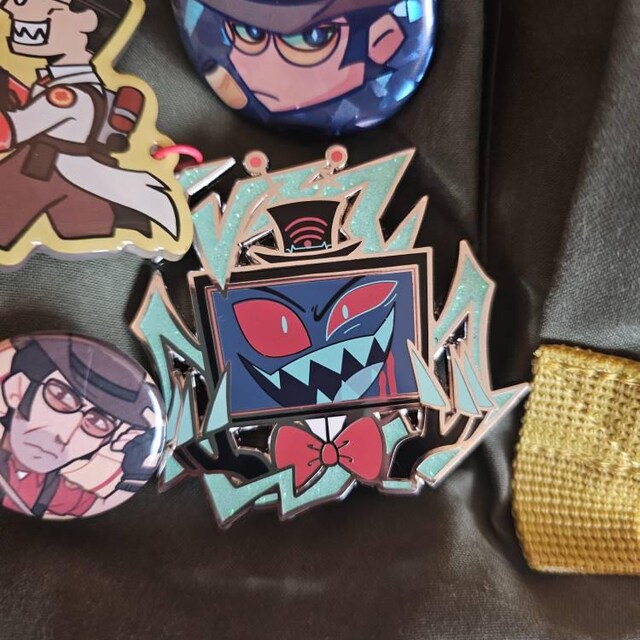 ハズビン ホテル - Vox & Valentino エナメル ピンバッジ - Etsy 日本