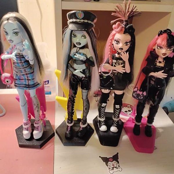 Themed Stands - Monster High Inspired Designs to Accent the Character ...
