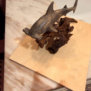 木製ジンベイザメの置物、野生動物の芸術彫刻、サメのコレクション