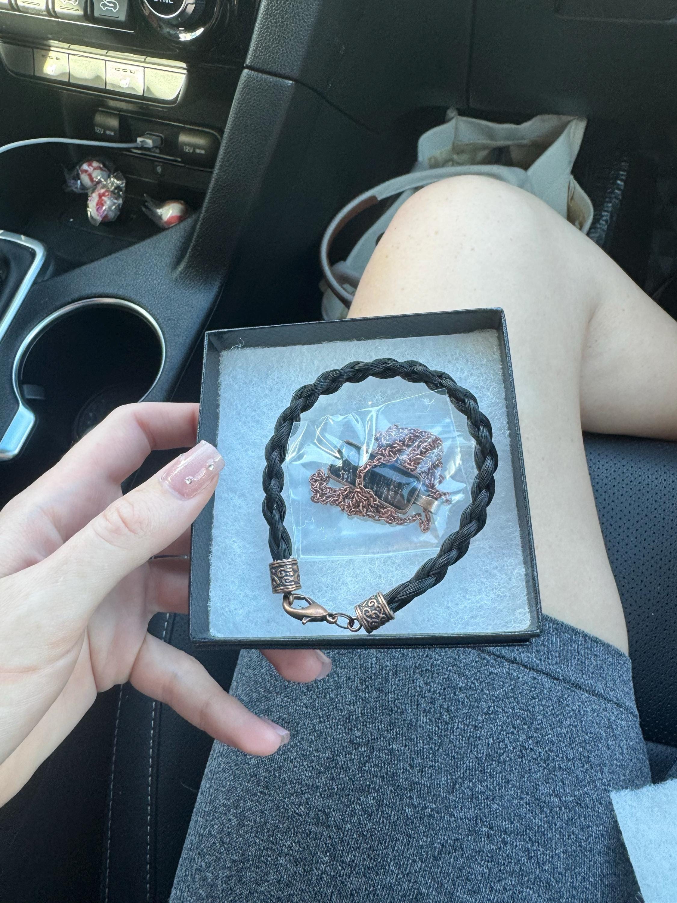 Individuelles Geschenkset aus Armband und Halskette aus Pferdehaar, geflochten von Equine Keepsakes