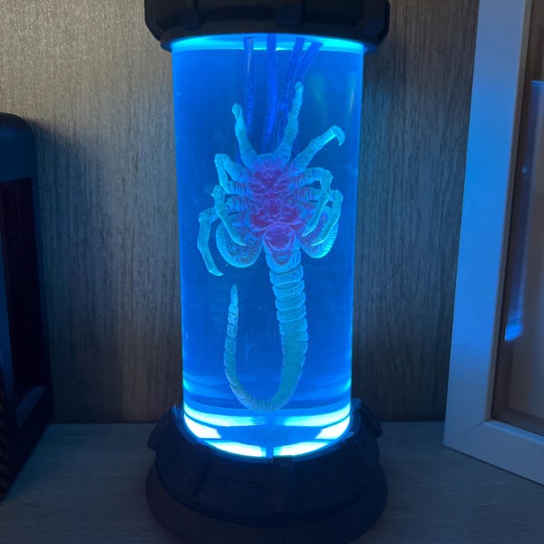 NEW Alien Facehugger Resin Night Light, Sci-fi Horror Capsule Lamp ...