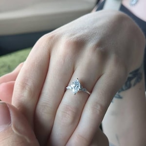 Vintage Marquise Cut Moissanite Engagement Ring Women's Diamond Wedding Ring with Side Stone Delicate 14k Solid Gold Diamond Promise Ring