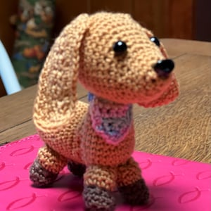 ダックスフンドの編みぐるみパターン、犬のキーホルダー、ダックス