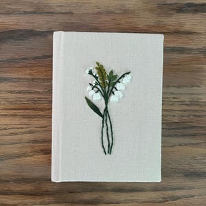 誕生月の花刺繍ノート A5 A6、パーソナライズされた手刺繍の花柄ノート