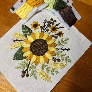 ひまわりの手刺繍パターン、ヴィンテージの花柄デザイン 6インチフープ