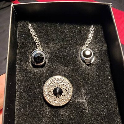 how to wear a tie tack with chain