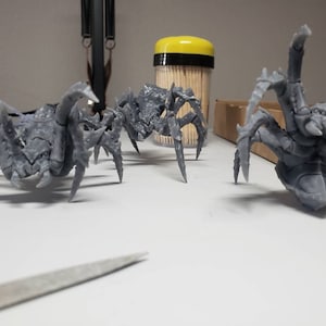 Death Fields/Classic Fantasy: Giant Spiders (24Multi Part Hard Plastic 28mm  Figures)…