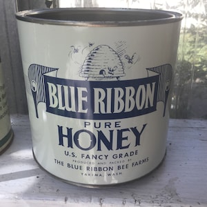 WA ~ UNUSED 4lb Can Vintage HONEY CAN ~ 1966 NOS Blue Ribbon Bee Farm ~ Yakima