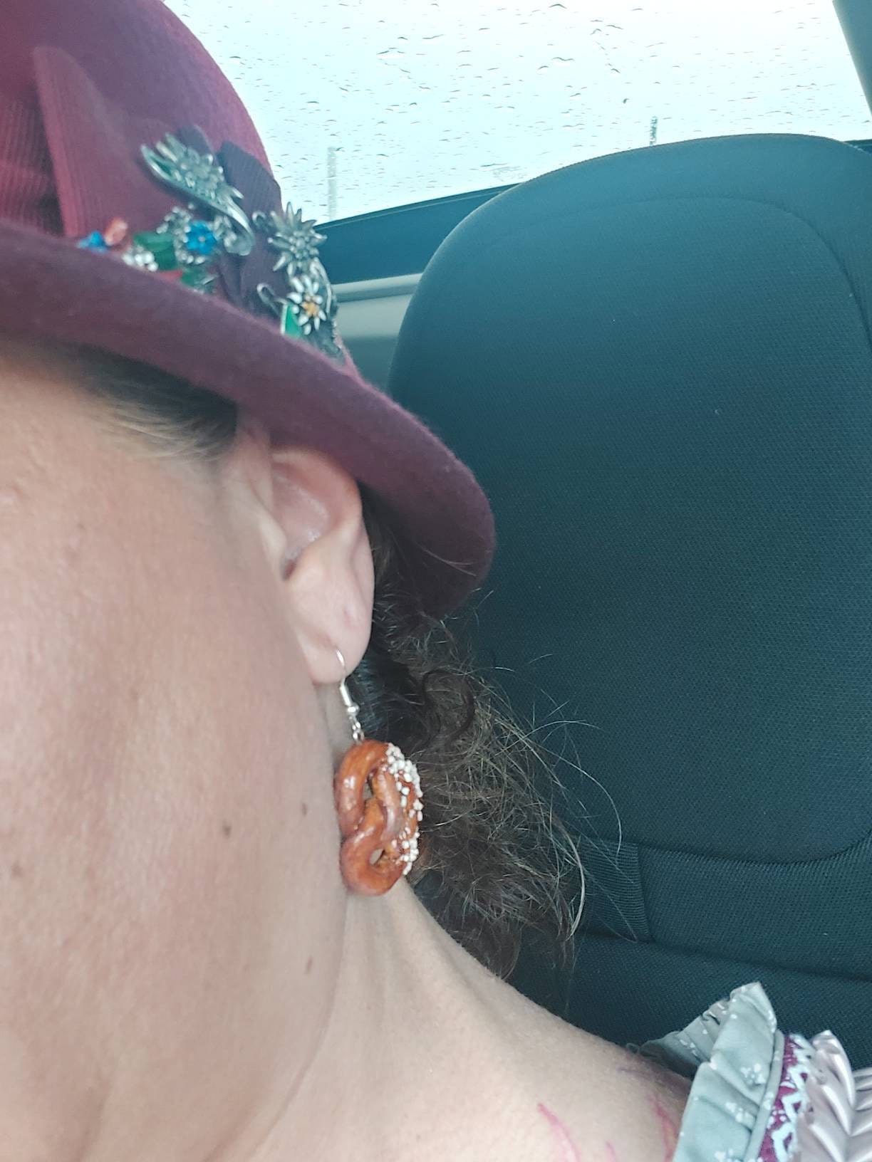 Earrings &quot;Laugenbrezel&quot;/ Modeling clay/ Miniature earring/ Motif earrings/ Oktoberfest jewelry/ Kawaii/ Tiny/ Cute/ Pretzel/ Ear clips/ Fun