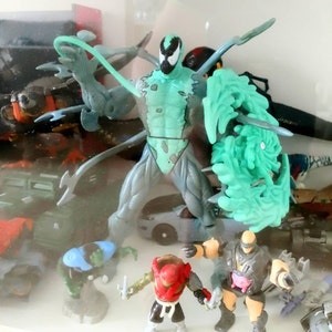 Vintage 1996 Toybiz Comics Spiderman Venom Lasher Action Figure