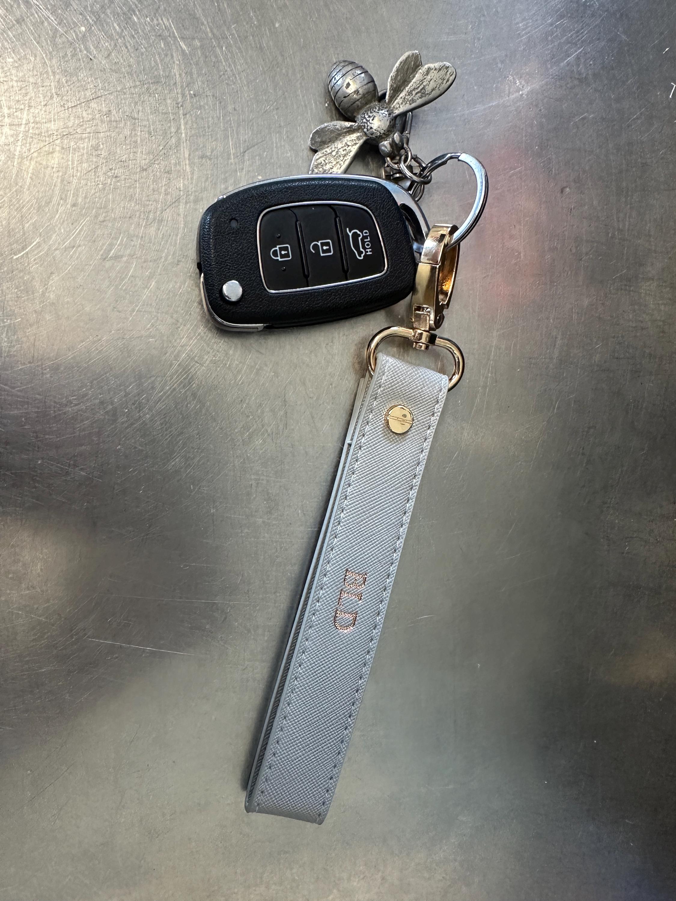 Personalisierter großer Loop-Schlüsselanhänger - Personalisierter Schlüsselring - Armband-Schlüsselanhänger - Taschenanhänger - Autoanhänger - Geschenke für Sie - Gepäckanhänger