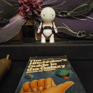 銀河ヒッチハイク・ガイド：カスタム・マーヴィン・フィギュア - Etsy 日本