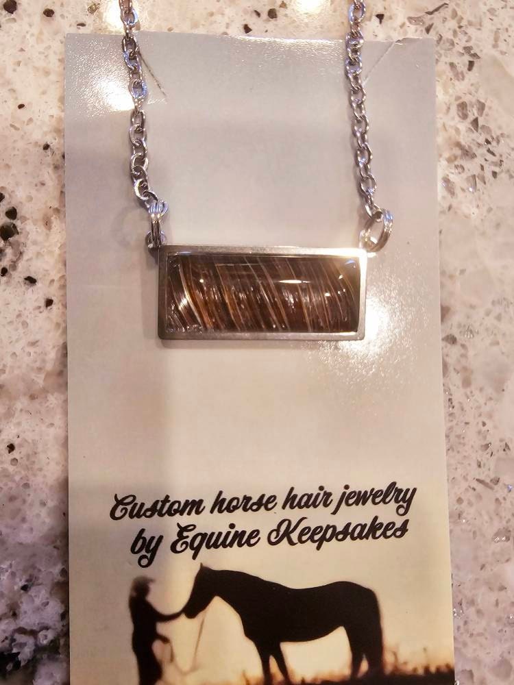Individuelles Geschenkset aus Armband und Halskette aus Pferdehaar, geflochten von Equine Keepsakes