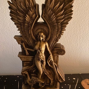 ネメシス像：ギリシャの復讐の女神、木彫 - Etsy 日本