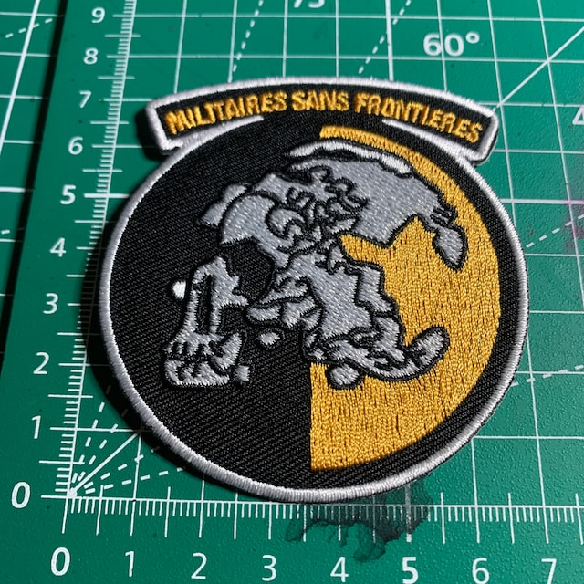 2 Patch Ricamate Militaires Sans Frontieres MGS Peace Walker – Morale Patch Con Gancio E Passanti – 6x7 Cm