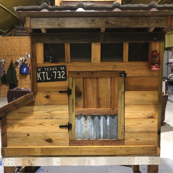 Small Flock Chicken Coop Plans - Simple, Strong and Easy to Make With ...