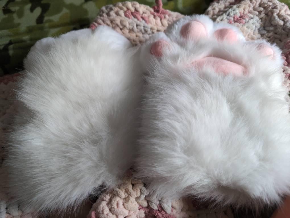 Squeaky Fursuit Paws Glove Cute Pink/White Fluffy Paw Gloves Furry Paws Gloves With Fingernails For Fursuit Accessories Furry Gift For Furry