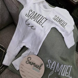 Baby outfit set with cotton knit blanket, personalized newborn gift, baby shower, homecoming set, baby bodysuit with matching hat