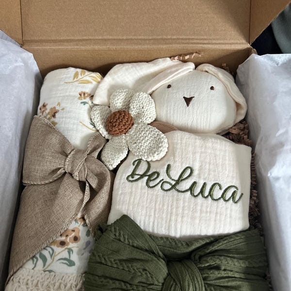 Personalised Newborn Baby Gift Box – Luxury Baby Girl Gift Set