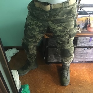 Armure De Corps Du Policier Ukrainien Avec Police Des Signes Dans La