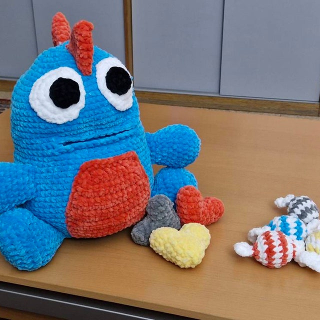 Handmade Yaya La Arañita Shop on X: Amigurumi Ice Cream Monster Crochet  #decoration #amigurumi #crochet #yarn #monster #icecream #blue #cookie  #little #keychain #cute #gift #toy #present #handmade #souvenir   / X