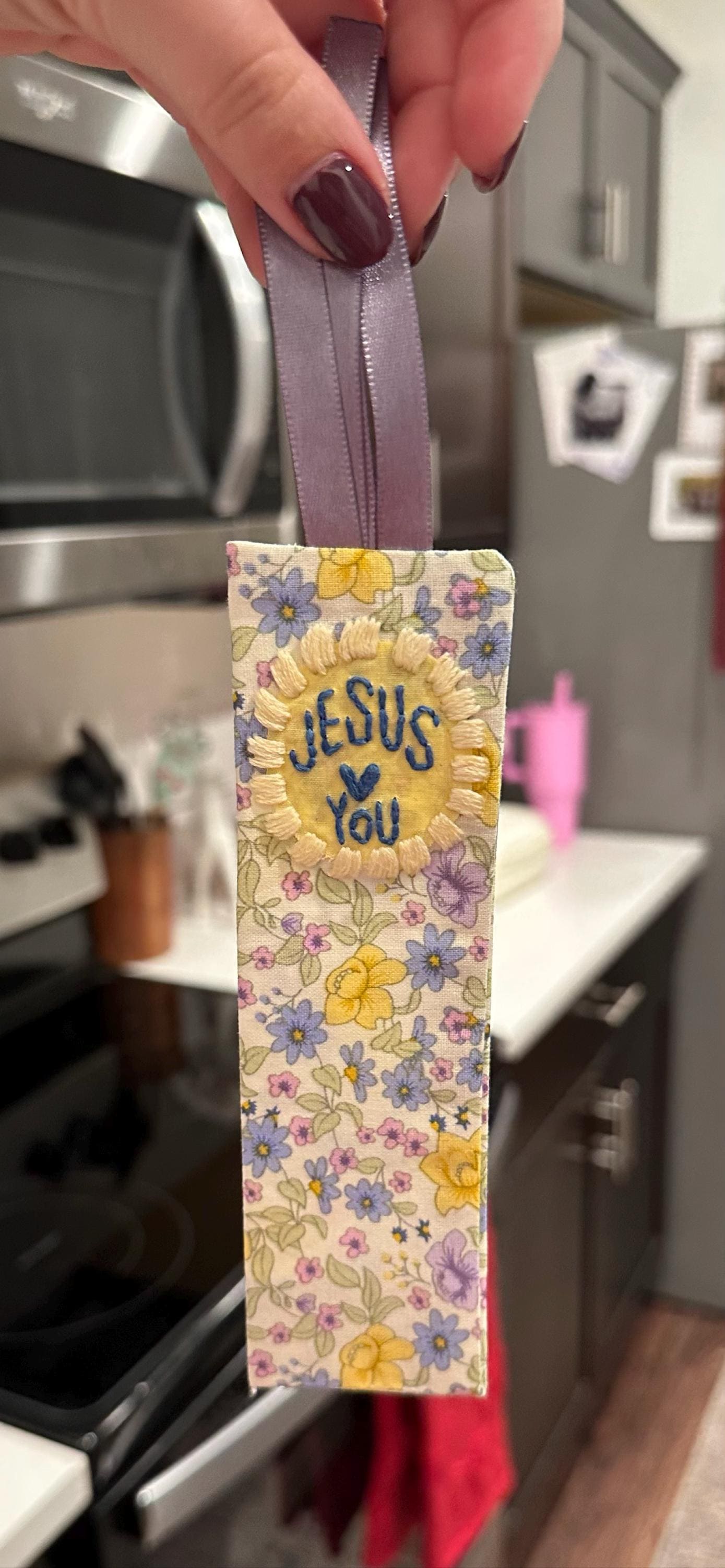 embroidered fabric bible bookmark (Jesus loves you)