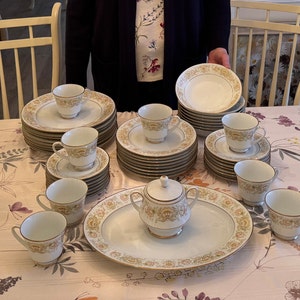 Beautiful Noritake White Scapes Stoneleigh Pattern Fine Bone
