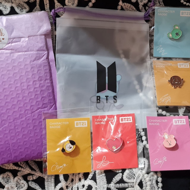 BTS ピンバッジ 【７】 BTS Button/pins Set of 7 (each of the Members)/or Get an